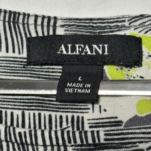 Alfani - Abstract floral and Geometric Relaxed Fit Woman’s Blouse. - Picture 3 of 6